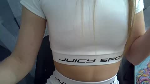 Snapshot of britneyxkittens chatting on 11.04.25 BritneyxKittens online show from 11.04.25