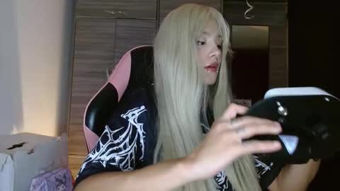 maru miaw   Please help me to reach 100 thumbs up online show from 11.20.25