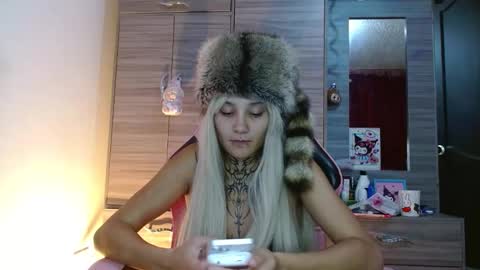 maru miaw   Please help me to reach 100 thumbs up online show from 11.21.25