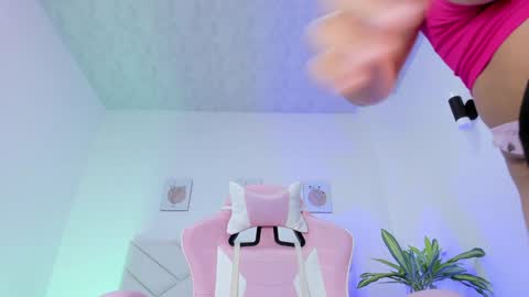 Snapshot of brittany_cute18 chatting on 01.31.25 online show from 01.31.25