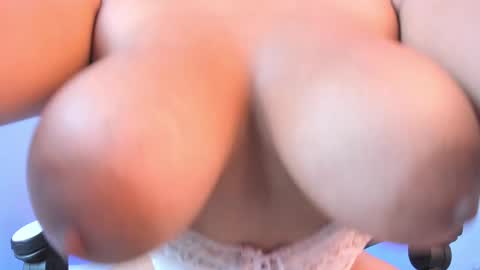 Snapshot of brittany_cute18 chatting on 02.07.25 online show from 02.07.25