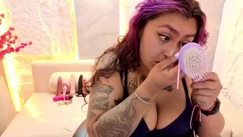 Snapshot of brittany_tp chatting on 10.23.25 brittany_tp online show from 10.23.25