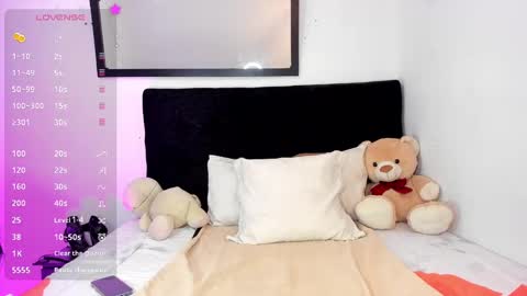 Snapshot of brittany_williams_ chatting on 02.12.25   online show from 02.12.25