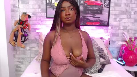 Snapshot of brittanyjhonnns chatting on 12.30.24 brittany 25 years old happy as a worm online show from 12.30.24