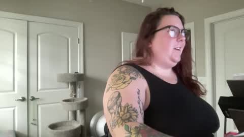 Snapshot of brookenicole3 chatting on 09.30.25 Madam Brooke online show from 09.30.25