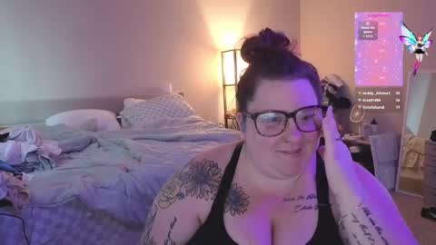 Snapshot of brookenicole3 chatting on 11.15.25 Madam Brooke online show from 11.15.25