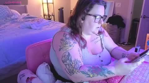 Snapshot of brookenicole3 chatting on 11.19.25 Madam Brooke online show from 11.19.25