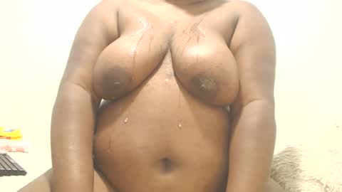 Snapshot of brownn_ebonnny chatting on 04.28.26 brownn_ebonnny online show from 04.28.26