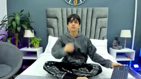 Bruce Hans online show from 09.30.25