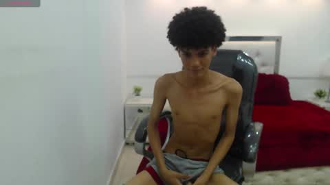 Snapshot of bruce_twink chatting on 02.19.25 B R U C E T W I N K online show from 02.19.25