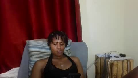 Snapshot of brunnette_blonde chatting on 04.12.26 everyday online show from 04.12.26
