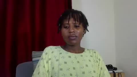 Snapshot of brunnette_blonde chatting on 04.14.26 everyday online show from 04.14.26