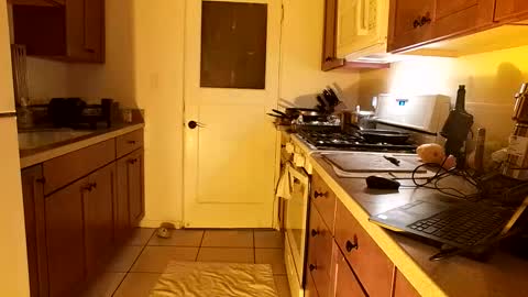 Snapshot of btmcub_sandiego chatting on 03.02.25 bottom freak online show from 03.02.25