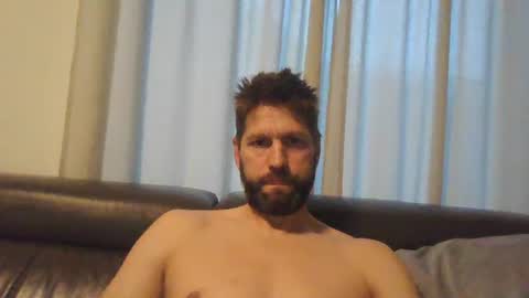 bubblebee1982 online show from 10.19.25