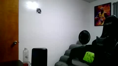 Snapshot of buffsexyman24 chatting on 03.01.26 buffsexyman24 online show from 03.01.26