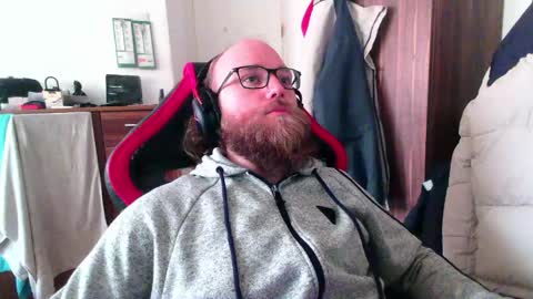 Snapshot of buhalteris chatting on 05.17.26 Lukas online show from 05.17.26