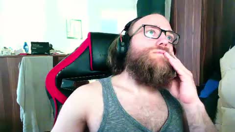 Snapshot of buhalteris chatting on 06.17.26 Lukas online show from 06.17.26
