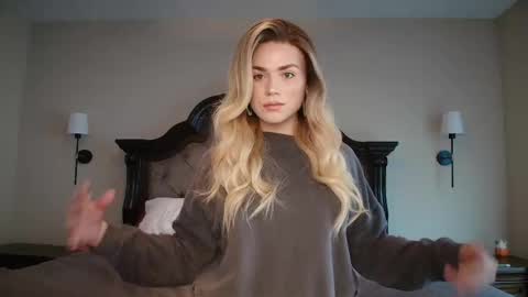 Snapshot of buitifulblonde chatting on 04.22.26 buitifulblonde online show from 04.22.26