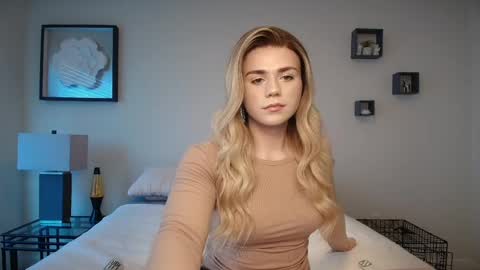 Snapshot of buitifulblonde chatting on 04.25.26 buitifulblonde online show from 04.25.26