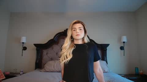 Snapshot of buitifulblonde chatting on 05.27.26 buitifulblonde online show from 05.27.26