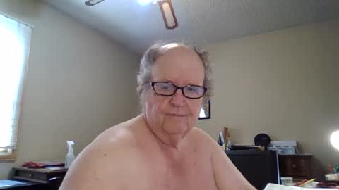 Snapshot of bullfrogg5050 chatting on 06.18.26 bullfrogg5050 online show from 06.18.26