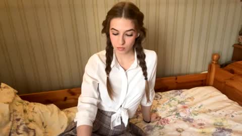 Snapshot of bumblebliss chatting on 04.18.26 Mary online show from 04.18.26