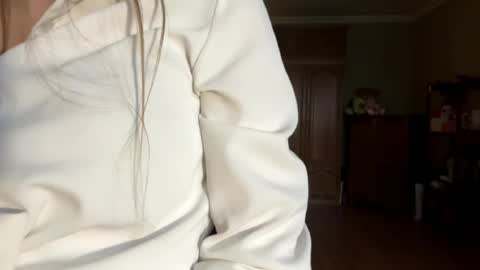 Snapshot of bumblebliss chatting on 05.20.26 Mary online show from 05.20.26