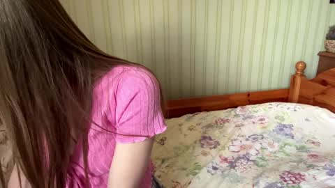 Snapshot of bumblebliss chatting on 05.22.26 Mary online show from 05.22.26