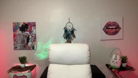 Snapshot of bunnieandthedude chatting on 04.11.26 BUNNIE and THE DUDE TheLebowskis online show from 04.11.26