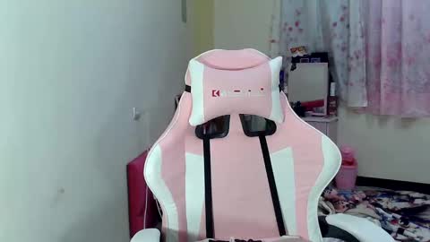 Snapshot of bunny_flower18 chatting on 02.23.25 bunny_flower18 online show from 02.23.25