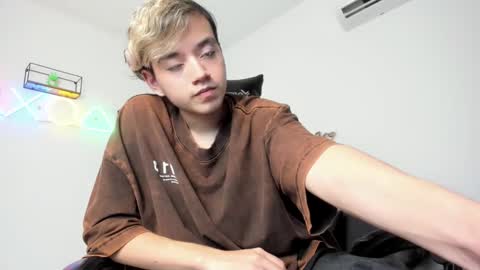 Snapshot of bunny_maxxi chatting on 01.21.25 bunny online show from 01.21.25