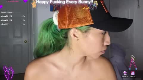 Snapshot of bunnycheekz chatting on 01.28.25 Tokki  bunny  online show from 01.28.25