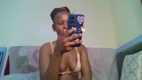 bunnydiva_ online show from 12.19.25