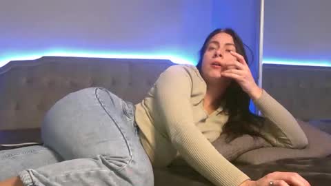 Snapshot of bunnyela chatting on 02.01.26 bunnyela online show from 02.01.26