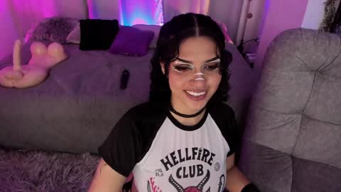 Snapshot of bunnypeachyy chatting on 12.17.24   online show from 12.17.24