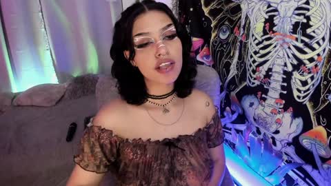 Snapshot of bunnypeachyy chatting on 12.21.24   online show from 12.21.24