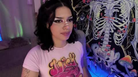 Snapshot of bunnypeachyy chatting on 01.18.25   online show from 01.18.25