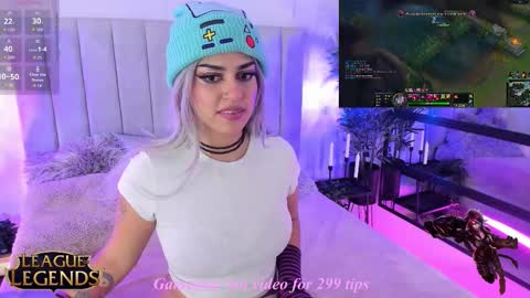 Snapshot of bunnypeachyy chatting on 09.15.25   online show from 09.15.25