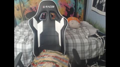 Snapshot of burningflute chatting on 12.21.24 burningflute online show from 12.21.24