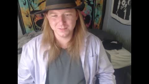 Snapshot of burningflute chatting on 09.18.25 burningflute online show from 09.18.25