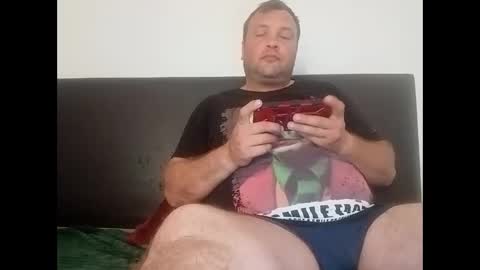 Snapshot of bury703709 chatting on 05.24.26 Creazy dad online show from 05.24.26