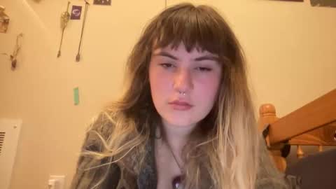 esme gray online show from 10.14.25