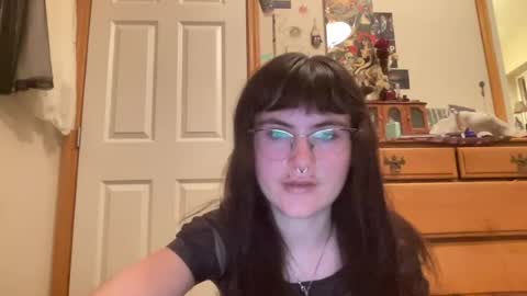 Snapshot of bushbabe3008 chatting on 07.27.26 esme gray online show from 07.27.26