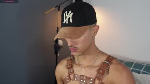 Buster independent model online show from 10.11.25