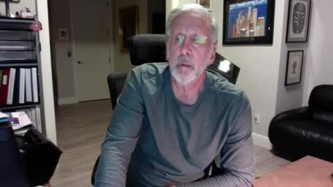 Snapshot of bustinout99 chatting on 12.21.24 afternoon wood online show from 12.21.24