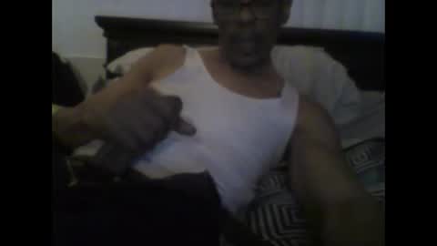 Snapshot of busturgutzgd11 chatting on 12.21.24 Busturgutzgd1 online show from 12.21.24