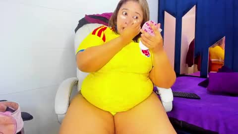 Snapshot of busty_juicyy chatting on 06.27.26 busty juicyy online show from 06.27.26