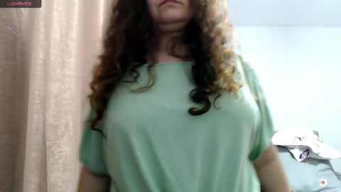 Snapshot of bustyemma chatting on 05.08.26 Emma online show from 05.08.26