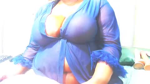 Snapshot of bustymaturestepmum chatting on 05.11.26 bustymaturestepmum online show from 05.11.26