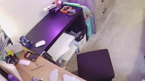 busybee83 online show from 12.02.25